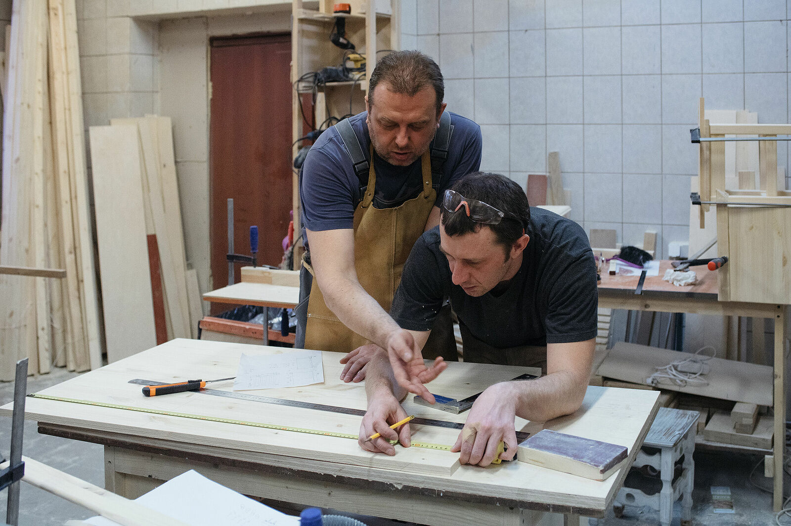 Photographer Yan Linn. Craftsmen. Untitled