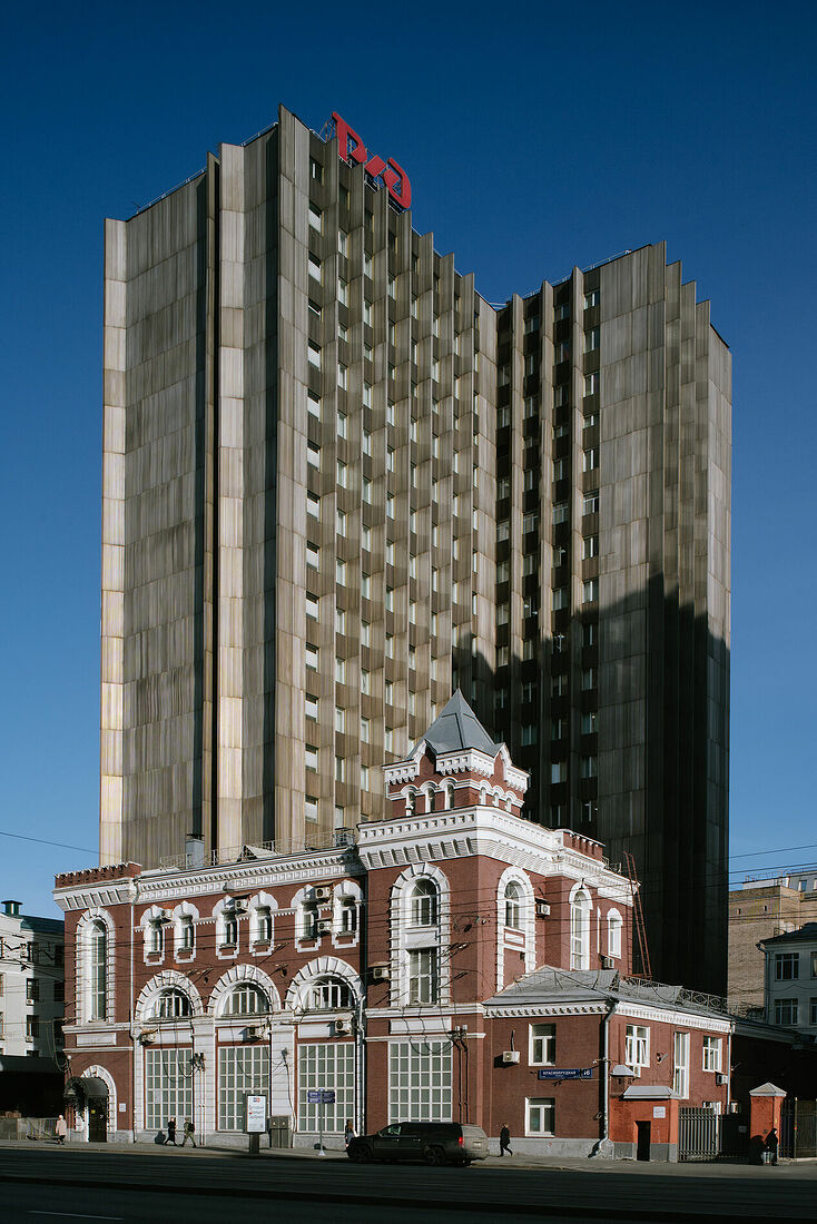 Photographer Yan Linn. Architectural neighborhood. Modern and historical buildings.. ART_7504.jpg